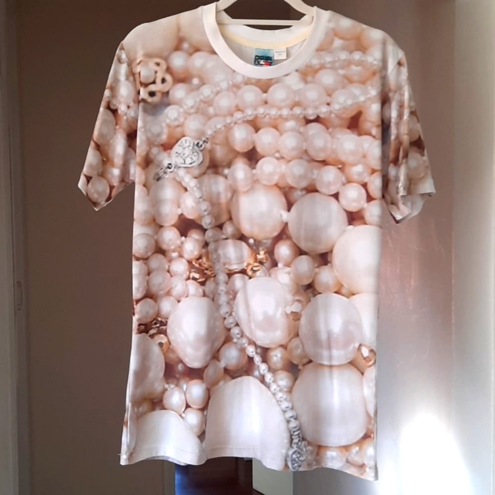 Pearl of a Girl, Delightful Tee shirt. Large, Never worn.